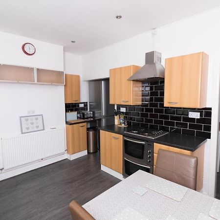 Entire House - 2 Bedroom - 3 Bed - Free Wifi - Tv Clayton-le-Moors Exterior photo