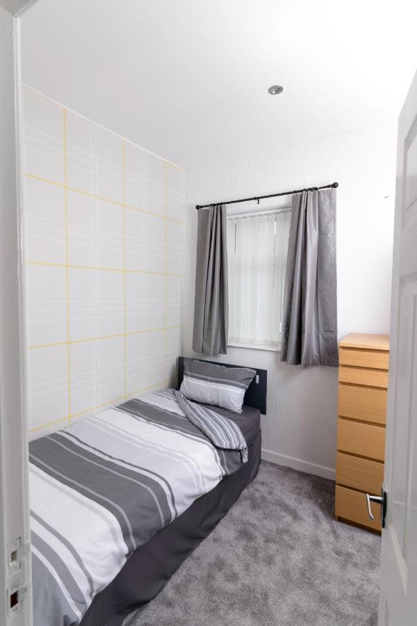 Entire House - 2 Bedroom - 3 Bed - Free Wifi - Tv Clayton-le-Moors Exterior photo