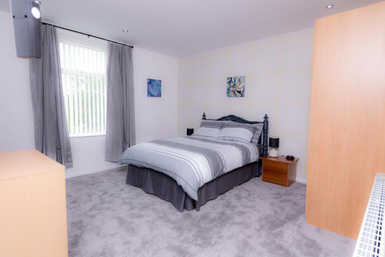 Entire House - 2 Bedroom - 3 Bed - Free Wifi - Tv Clayton-le-Moors Exterior photo